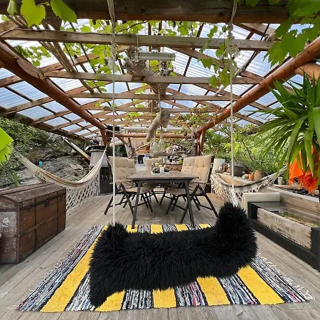 #beautiful Outdoor Area And Cozy Small Cottage# Holiday home *