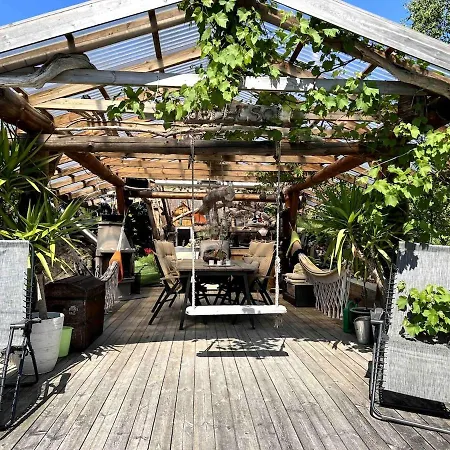 #beautiful Outdoor Area And Cozy Small Cottage# 度假居 *